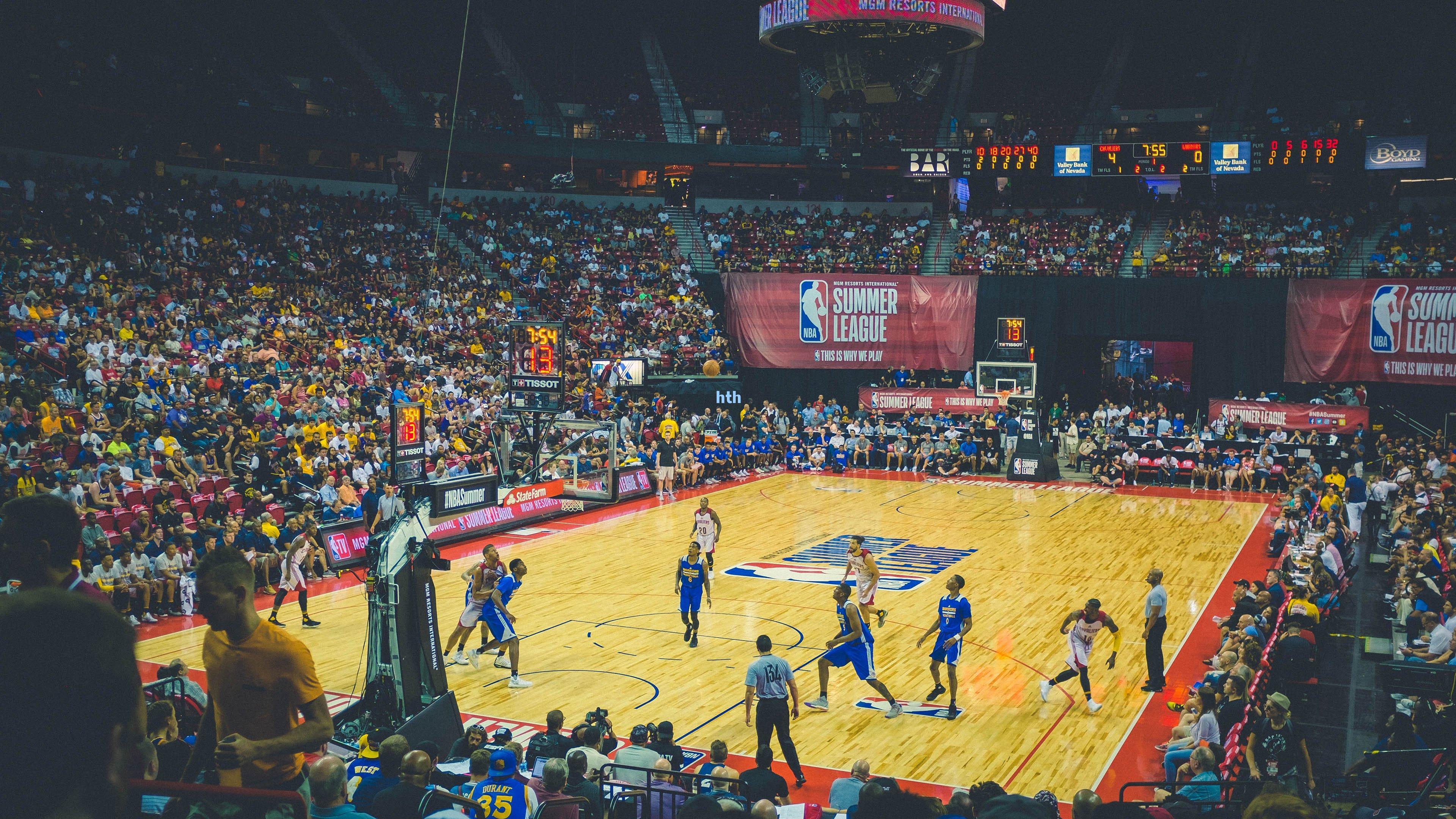 蓝血荣耀与灰马传奇，深度剖析NCAA男篮五大豪门王朝基因，谁称霸历史冠军榜？