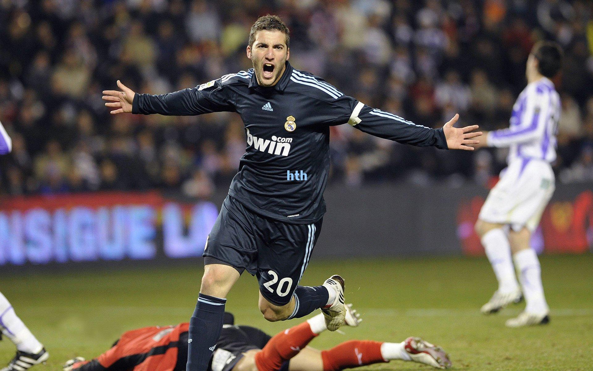 德甲身价巅峰阵容出炉，穆西亚拉1.4亿欧元登顶，拜仁多特垄断全席